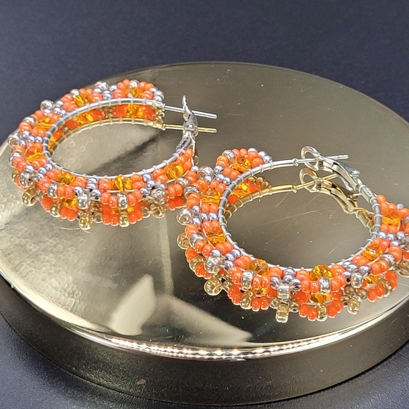 Hand beaded hoop earring by Bougie Birch - Picture 3 of 7